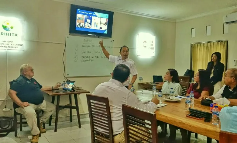Panel surya di Bali untuk mendukung pengembangan PLTS atap